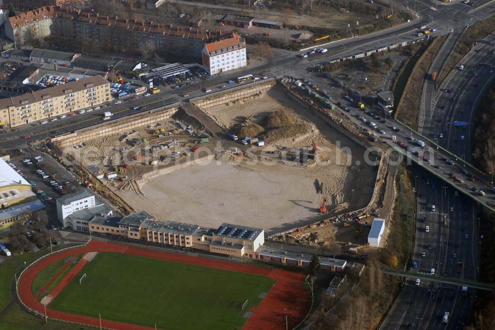 Berlin from the bird's eye view: Blick auf die Baustelle des Möbelhauses Höffner am Sachsendamm ( Projektleiterin Renate Pillat von der Krieger Grundstück GmbH).40 000 Quadratmeter Verkaufsfläche und 30 000 Quadratmeter Lagerfläche verteilen sich im fünfgeschossigen Gebäude auf dem 70 000-Quadratmeter-Areal. Investor Kurt Krieger steckt 100 Millionen Euro in das Objekt, das der Flagship-Store der Höffner-Häuser werden soll. Ausführende Baufirma ist die Klebl GmbH,Gößweinstraße 2,92318 Neumarkt,Tel.: (0 91 81) 9 00-0 ,frank.michaela@klebl.de,E-Mail: klebl@klebl.de