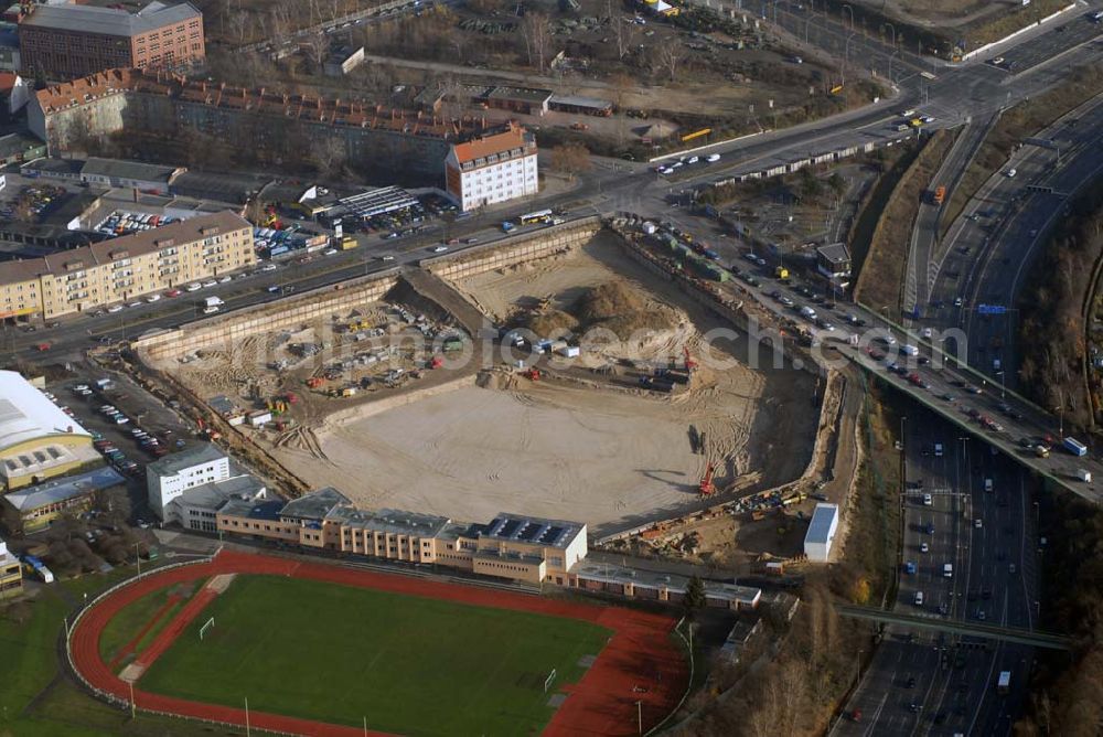 Aerial image Berlin - Blick auf die Baustelle des Möbelhauses Höffner am Sachsendamm ( Projektleiterin Renate Pillat von der Krieger Grundstück GmbH).40 000 Quadratmeter Verkaufsfläche und 30 000 Quadratmeter Lagerfläche verteilen sich im fünfgeschossigen Gebäude auf dem 70 000-Quadratmeter-Areal. Investor Kurt Krieger steckt 100 Millionen Euro in das Objekt, das der Flagship-Store der Höffner-Häuser werden soll. Ausführende Baufirma ist die Klebl GmbH,Gößweinstraße 2,92318 Neumarkt,Tel.: (0 91 81) 9 00-0 ,frank.michaela@klebl.de,E-Mail: klebl@klebl.de