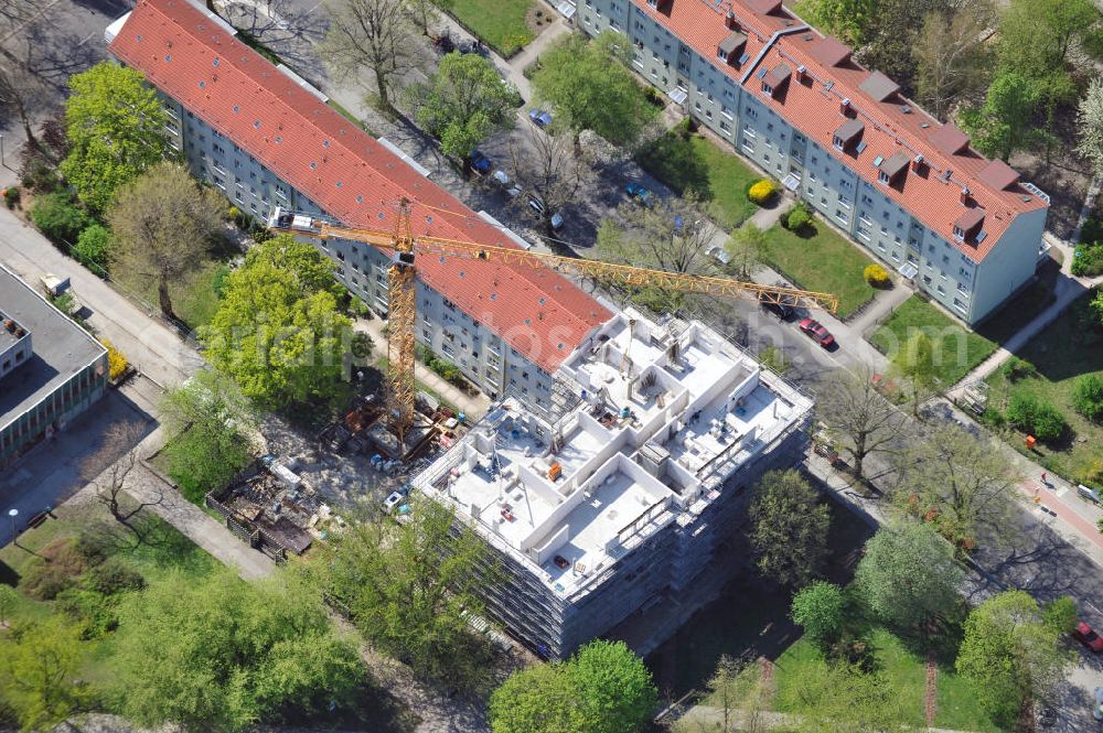 Aerial photograph Berlin - Baustelle vom Mehrfamilienhaus an der Robert-Uhrig-Straße in Berlin Lichtenberg. Ein Projekt vom Ingenieurbüro Karasch & Küchler GmbH