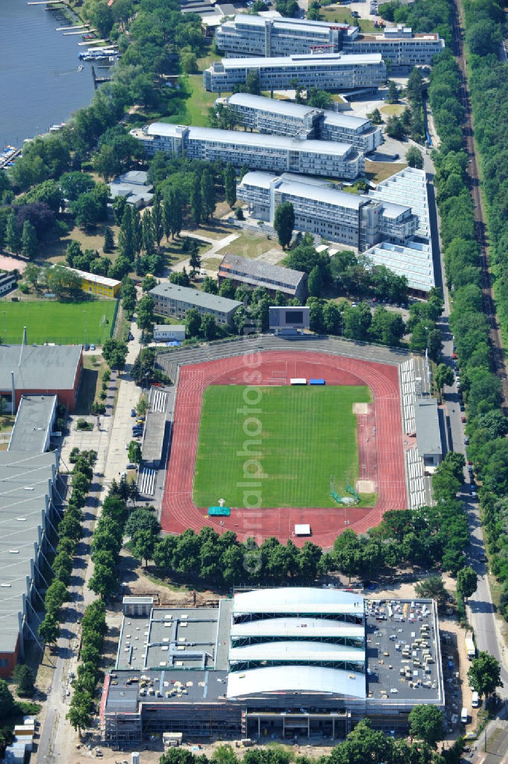 Potsdam from above - Blick auf die Baustelle der Mehrzweck-Sporthalle am Olympia-Stützpunkt Luftschiffhafen im Südwesten Potsdams. Die Landeshauptstadt baut im Rahmen des Konjunkturpaket II mit ihrer stadteigene Unternehmensholding Pro Potsdam die 17 Millionen Euro teuren Mehrzweckhalle. Künftig werden dort maximal 2700 Zuschauer auch internationale Sportwettkämpfe verfolgen können. Im Stützpunkt trainieren unter an deren die Fußballerinnen des FFC Turbine Potsdam sowie die zur Weltspitze zählenden Kanuten des OSC Potsdam. Bislang fehlte in der Stadt eine wettkampftaugliche Halle. Die Bauausführung erfolgt durch die ANES Bauausführungen Berlin GmbH. View the construction site of the multi-purpose sports hall at the Olympic base airship base in the southwest of Potsdam.