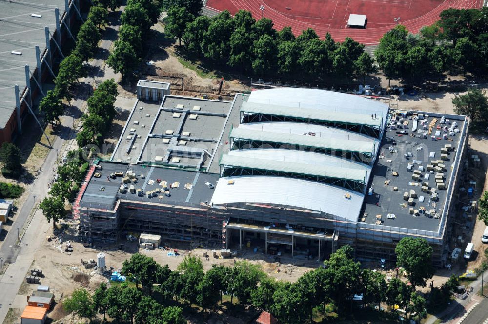 Potsdam from the bird's eye view: Blick auf die Baustelle der Mehrzweck-Sporthalle am Olympia-Stützpunkt Luftschiffhafen im Südwesten Potsdams. Die Landeshauptstadt baut im Rahmen des Konjunkturpaket II mit ihrer stadteigene Unternehmensholding Pro Potsdam die 17 Millionen Euro teuren Mehrzweckhalle. Künftig werden dort maximal 2700 Zuschauer auch internationale Sportwettkämpfe verfolgen können. Im Stützpunkt trainieren unter an deren die Fußballerinnen des FFC Turbine Potsdam sowie die zur Weltspitze zählenden Kanuten des OSC Potsdam. Bislang fehlte in der Stadt eine wettkampftaugliche Halle. Die Bauausführung erfolgt durch die ANES Bauausführungen Berlin GmbH. View the construction site of the multi-purpose sports hall at the Olympic base airship base in the southwest of Potsdam.