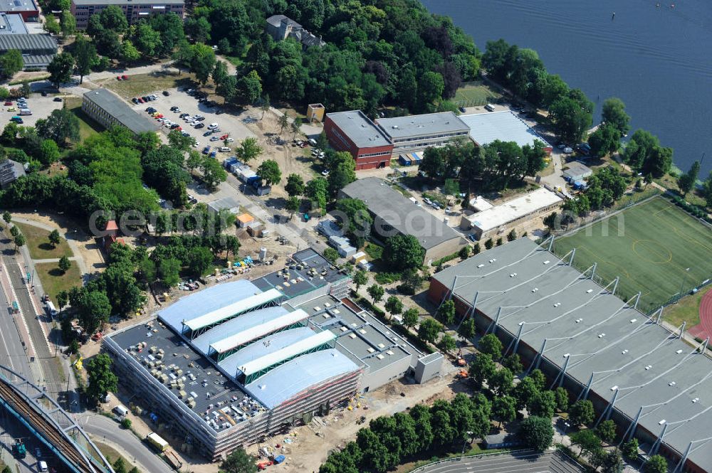 Aerial photograph Potsdam - Blick auf die Baustelle der Mehrzweck-Sporthalle am Olympia-Stützpunkt Luftschiffhafen im Südwesten Potsdams. Die Landeshauptstadt baut im Rahmen des Konjunkturpaket II mit ihrer stadteigene Unternehmensholding Pro Potsdam die 17 Millionen Euro teuren Mehrzweckhalle. Künftig werden dort maximal 2700 Zuschauer auch internationale Sportwettkämpfe verfolgen können. Im Stützpunkt trainieren unter an deren die Fußballerinnen des FFC Turbine Potsdam sowie die zur Weltspitze zählenden Kanuten des OSC Potsdam. Bislang fehlte in der Stadt eine wettkampftaugliche Halle. Die Bauausführung erfolgt durch die ANES Bauausführungen Berlin GmbH. View the construction site of the multi-purpose sports hall at the Olympic base airship base in the southwest of Potsdam.