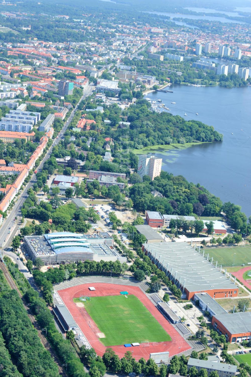 Aerial photograph Potsdam - Blick auf die Baustelle der Mehrzweck-Sporthalle am Olympia-Stützpunkt Luftschiffhafen im Südwesten Potsdams. Die Landeshauptstadt baut im Rahmen des Konjunkturpaket II mit ihrer stadteigene Unternehmensholding Pro Potsdam die 17 Millionen Euro teuren Mehrzweckhalle. Künftig werden dort maximal 2700 Zuschauer auch internationale Sportwettkämpfe verfolgen können. Im Stützpunkt trainieren unter an deren die Fußballerinnen des FFC Turbine Potsdam sowie die zur Weltspitze zählenden Kanuten des OSC Potsdam. Bislang fehlte in der Stadt eine wettkampftaugliche Halle. Die Bauausführung erfolgt durch die ANES Bauausführungen Berlin GmbH. View the construction site of the multi-purpose sports hall at the Olympic base airship base in the southwest of Potsdam.