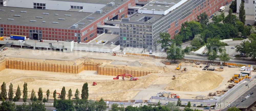 Aerial image Berlin - View of construction site at the exhibition venue Cube City Exhibition Grounds in Berlin Charlottenburg. On the site of the demolished Germany Hall is to be completed by the end of 2013, designed by the architectural firm UNIQUE CODE suitable congress hall