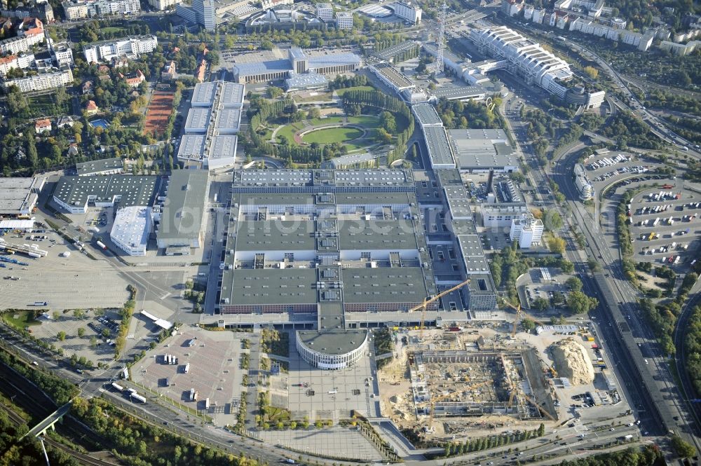 Berlin from above - View of construction site at the exhibition venue Cube City Exhibition Grounds in Berlin Charlottenburg. On the site of the demolished Germany Hall is to be completed by the end of 2013, designed by the architectural firm UNIQUE CODE suitable congress hall