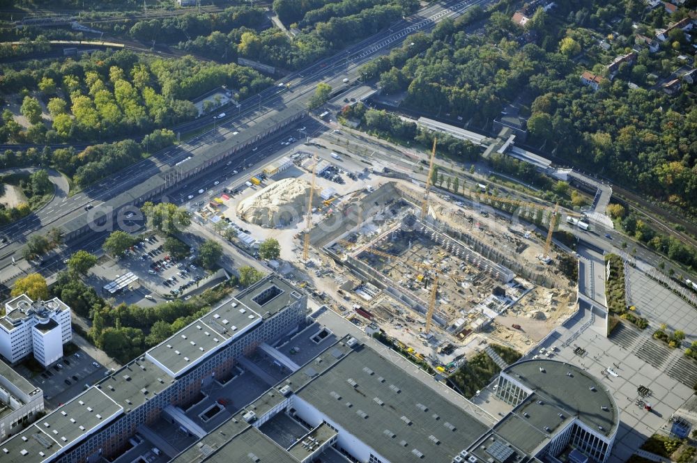 Berlin from above - View of construction site at the exhibition venue Cube City Exhibition Grounds in Berlin Charlottenburg. On the site of the demolished Germany Hall is to be completed by the end of 2013, designed by the architectural firm UNIQUE CODE suitable congress hall