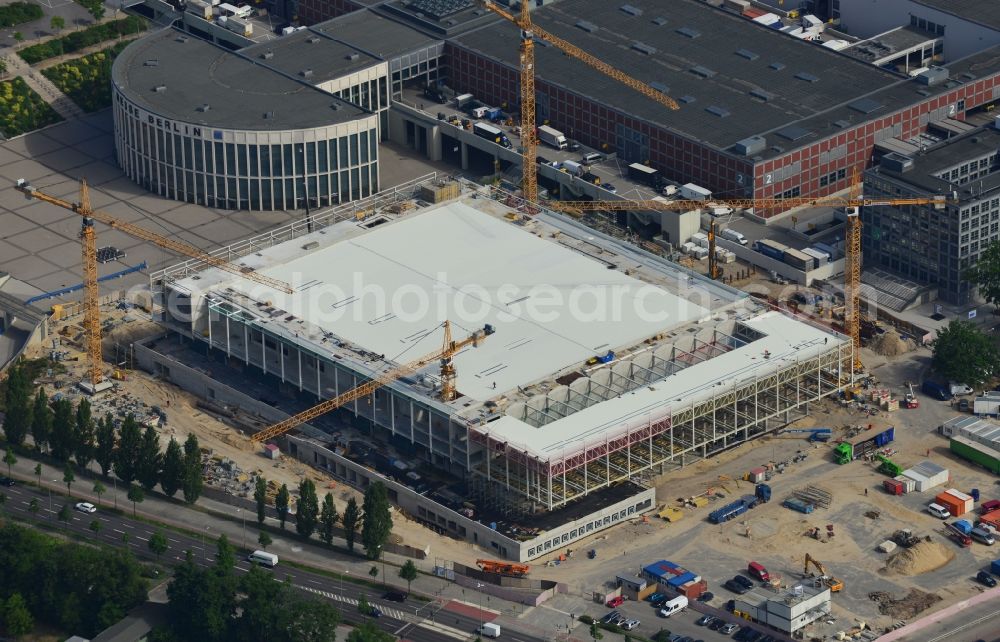 Aerial image Berlin - View of construction site at the exhibition venue Cube City Exhibition Grounds in Berlin Charlottenburg. On the site of the demolished Germany Hall is to be completed by the end of 2013, designed by the architectural firm UNIQUE CODE suitable congress hall