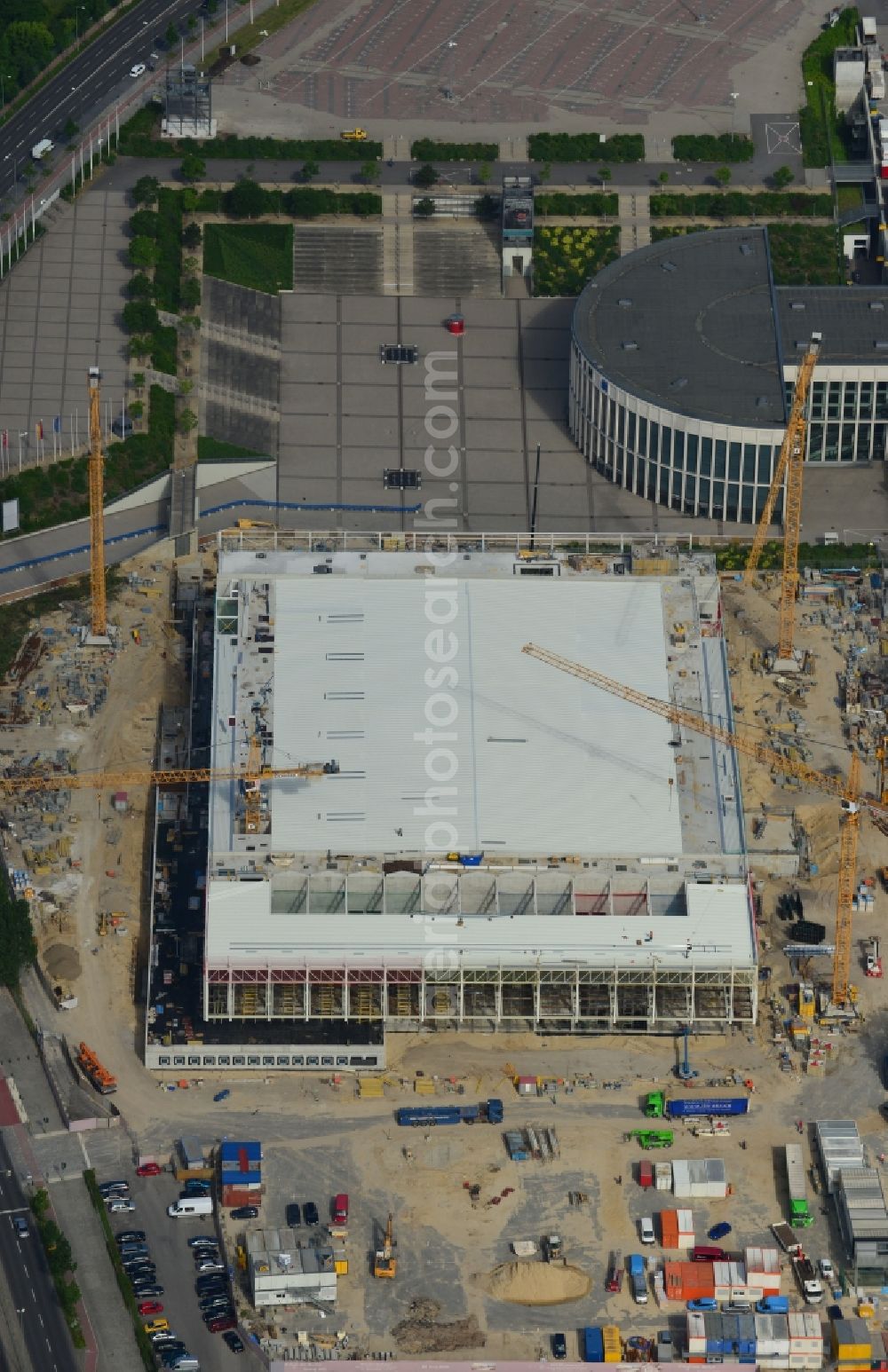 Berlin from the bird's eye view: View of construction site at the exhibition venue Cube City Exhibition Grounds in Berlin Charlottenburg. On the site of the demolished Germany Hall is to be completed by the end of 2013, designed by the architectural firm UNIQUE CODE suitable congress hall