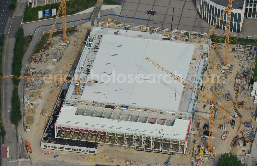 Aerial image Berlin - View of construction site at the exhibition venue Cube City Exhibition Grounds in Berlin Charlottenburg. On the site of the demolished Germany Hall is to be completed by the end of 2013, designed by the architectural firm UNIQUE CODE suitable congress hall