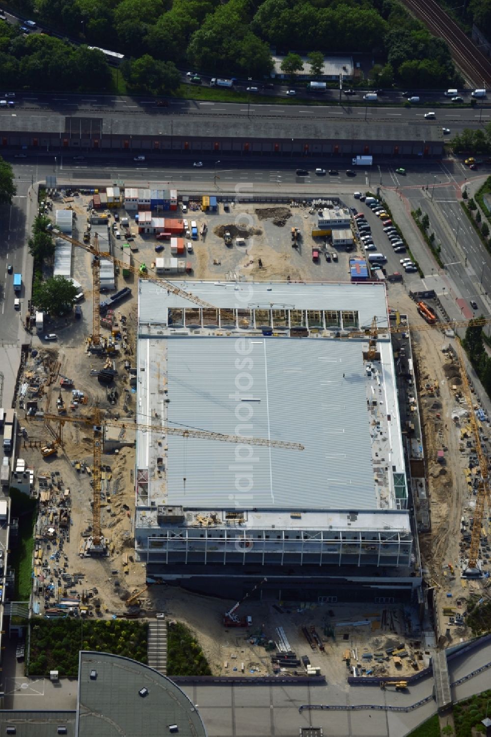 Aerial photograph Berlin - View of construction site at the exhibition venue Cube City Exhibition Grounds in Berlin Charlottenburg. On the site of the demolished Germany Hall is to be completed by the end of 2013, designed by the architectural firm UNIQUE CODE suitable congress hall