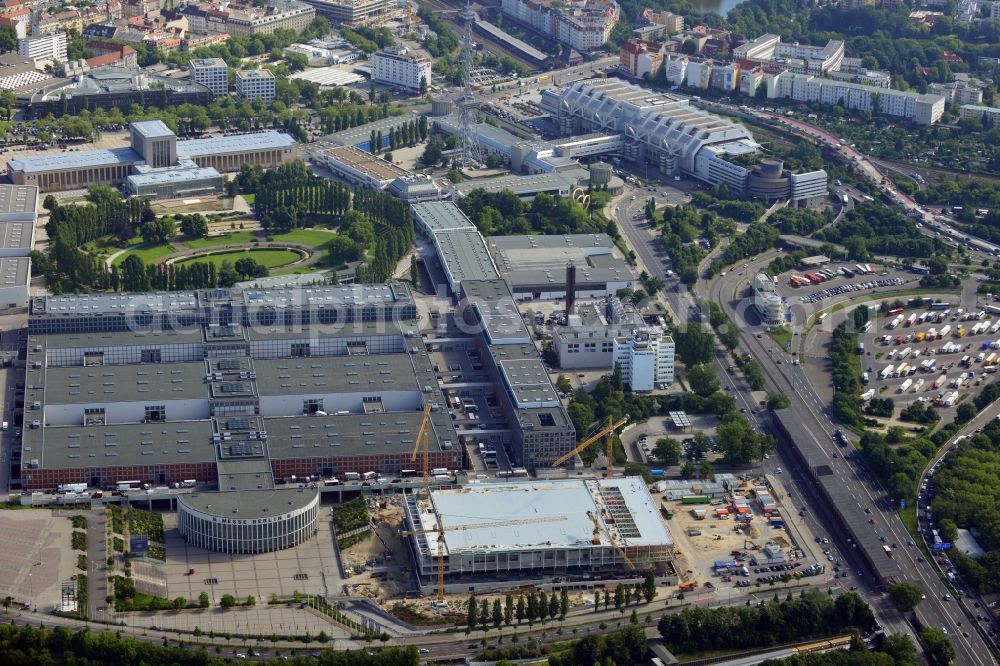 Aerial photograph Berlin - View of construction site at the exhibition venue Cube City Exhibition Grounds in Berlin Charlottenburg. On the site of the demolished Germany Hall is to be completed by the end of 2013, designed by the architectural firm UNIQUE CODE suitable congress hall