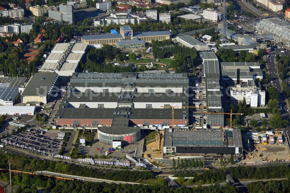 Aerial image Berlin - View of construction site at the exhibition venue Cube City Exhibition Grounds in Berlin Charlottenburg. On the site of the demolished Germany Hall is to be completed by the end of 2013, designed by the architectural firm UNIQUE CODE suitable congress hall