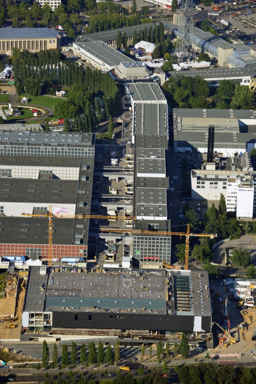 Aerial photograph Berlin - View of construction site at the exhibition venue Cube City Exhibition Grounds in Berlin Charlottenburg. On the site of the demolished Germany Hall is to be completed by the end of 2013, designed by the architectural firm UNIQUE CODE suitable congress hall