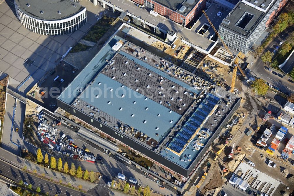 Aerial photograph Berlin - View of construction site at the exhibition venue Cube City Exhibition Grounds in Berlin Charlottenburg. On the site of the demolished Germany Hall is to be completed by the end of 2013, designed by the architectural firm UNIQUE CODE suitable congress hall