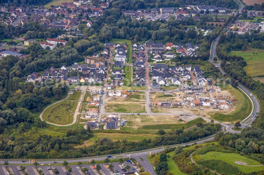 Hamm from the bird's eye view: Residential construction site of a mixed development with multi-family houses and single-family houses- new building Heimshof Ost on the Sachsenring in the district Heessen in Hamm in the Ruhr area in the state North Rhine-Westphalia, Germany