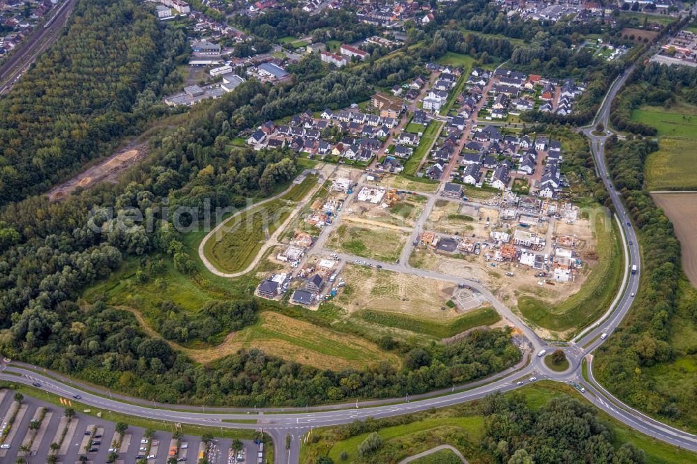 Aerial image Hamm - Residential construction site of a mixed development with multi-family houses and single-family houses- new building Heimshof Ost on the Sachsenring in the district Heessen in Hamm in the Ruhr area in the state North Rhine-Westphalia, Germany