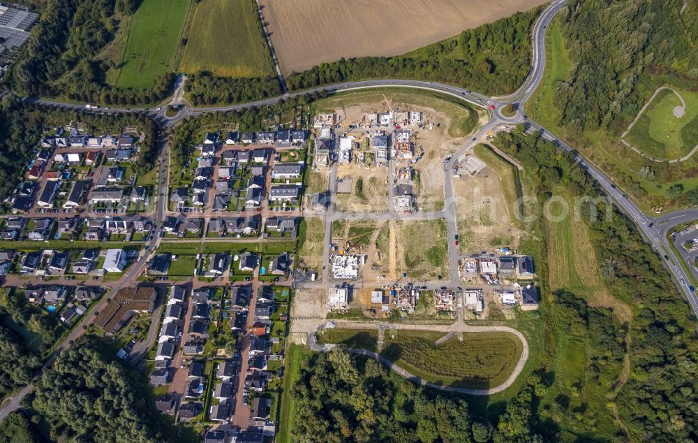 Aerial photograph Hamm - Residential construction site of a mixed development with multi-family houses and single-family houses- new building Heimshof Ost on the Sachsenring in the district Heessen in Hamm in the Ruhr area in the state North Rhine-Westphalia, Germany