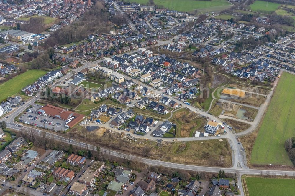 Bottrop from the bird's eye view: Residential area construction site of a mixed development with multi-family houses and single-family houses- New building at the Kirchhellener Ring - Dorfheide in the district Kirchhellen in Bottrop at Ruhrgebiet in the state North Rhine-Westphalia, Germany