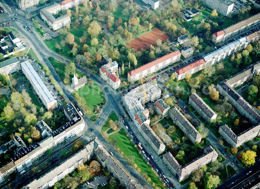 Berlin - Lichtenberg from the bird's eye view: Baustelle an der Möllendorfstraße / Bornitzstraße zur Errichtung des Hauses am Löperplatz in Berlin - Lichtenberg.