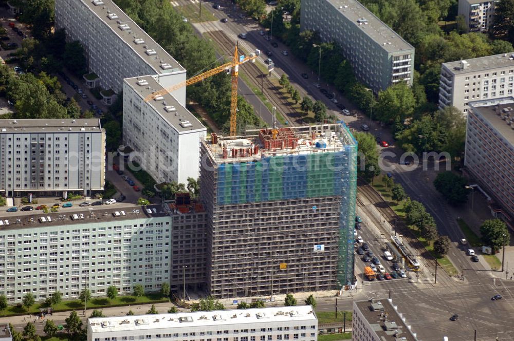 Berlin from above - Blick auf die Baustelle Mollstraße 31 Ecke Otto-Braun-Straße für das neue Wohn- und Geschäftshaus mit dem Namen Königstadt-Carree. Führendes Bauunternehmen ist die DIW Bau GmbH. Kontakt: http://