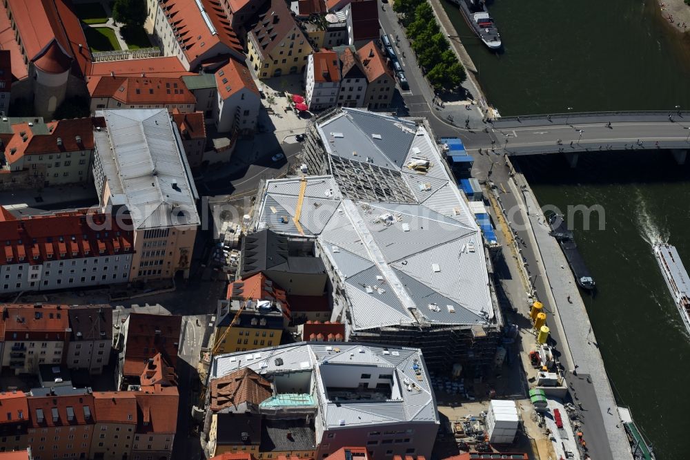 Regensburg from the bird's eye view: Extension of a new construction site at the Museum- Building Museum of Bayerischen Geschichte on Hunnenmarkt - Donauplatz in the district Innenstadt in Regensburg in the state Bavaria, Germany