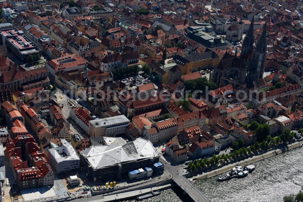 Regensburg from above - Extension of a new construction site at the Museum- Building Museum of Bayerischen Geschichte on Hunnenmarkt - Donauplatz in the district Innenstadt in Regensburg in the state Bavaria, Germany