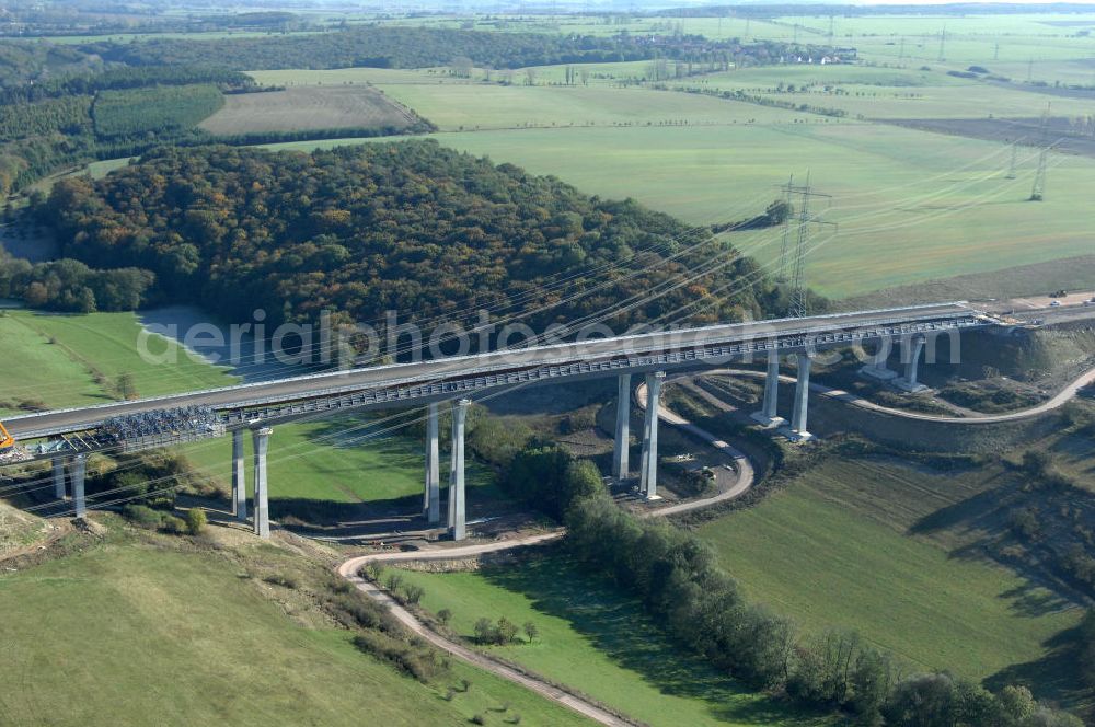 Aerial photograph Ettenhausen - Blick auf die Baustelle der neuen Nessetalbrücke mit einer Länge von 380 m. Die Brücke ist Teil des Projekt Nordverlegung / Umfahrung Hörselberge der Autobahn E40 / A4 in Thüringen bei Eisenach. Durchgeführt werden die im Zuge dieses Projektes notwendigen Arbeiten unter an derem von den Mitarbeitern der Niederlassung Weimar der EUROVIA Verkehrsbau Union sowie der Niederlassungen Abbruch und Erdbau, Betonstraßenbau, Ingenieurbau und TECO Schallschutz der EUROVIA Beton sowie der DEGES.