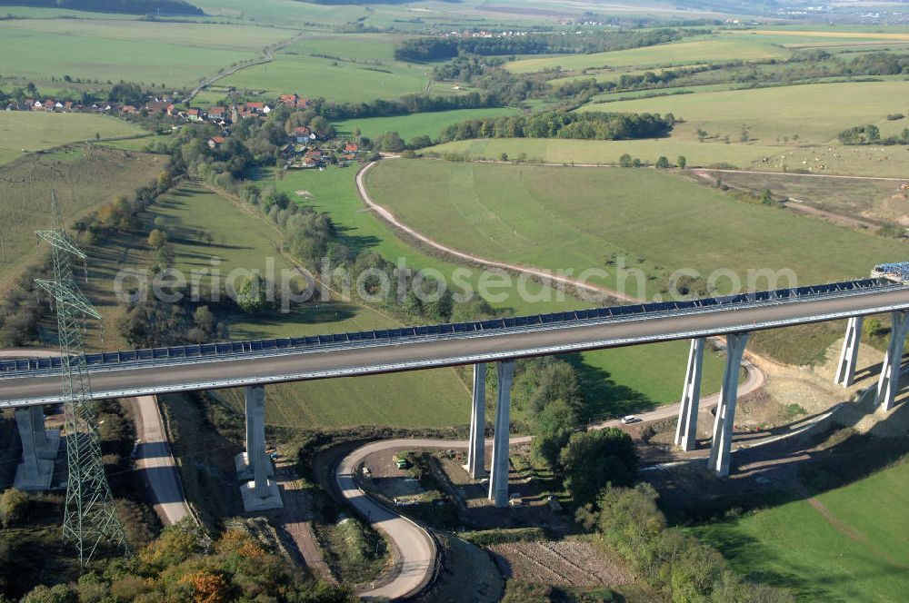 Aerial photograph Ettenhausen - Blick auf die Baustelle der neuen Nessetalbrücke mit einer Länge von 380 m. Die Brücke ist Teil des Projekt Nordverlegung / Umfahrung Hörselberge der Autobahn E40 / A4 in Thüringen bei Eisenach. Durchgeführt werden die im Zuge dieses Projektes notwendigen Arbeiten unter an derem von den Mitarbeitern der Niederlassung Weimar der EUROVIA Verkehrsbau Union sowie der Niederlassungen Abbruch und Erdbau, Betonstraßenbau, Ingenieurbau und TECO Schallschutz der EUROVIA Beton sowie der DEGES.