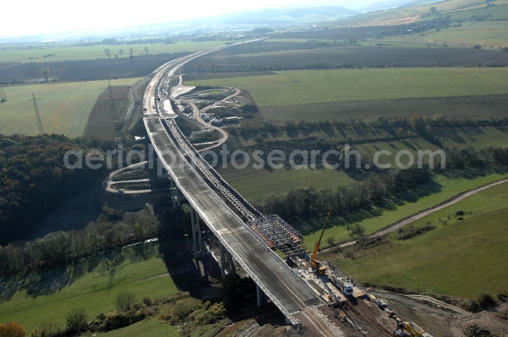 Ettenhausen from the bird's eye view: Blick auf die Baustelle der neuen Nesseltalbrücke mit einer Länge von 380 m. Die Brücke ist Teil des Projekt Nordverlegung / Umfahrung Hörselberge der Autobahn E40 / A4 in Thüringen bei Eisenach. Durchgeführt werden die im Zuge dieses Projektes notwendigen Arbeiten unter an derem von den Mitarbeitern der Niederlassung Weimar der EUROVIA Verkehrsbau Union sowie der Niederlassungen Abbruch und Erdbau, Betonstraßenbau, Ingenieurbau und TECO Schallschutz der EUROVIA Beton sowie der DEGES.