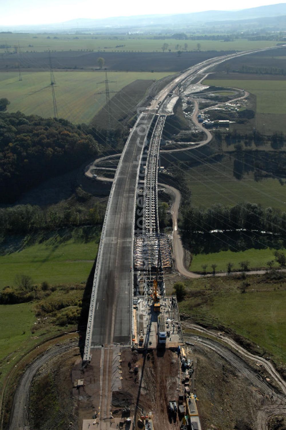 Aerial image Ettenhausen - Blick auf die Baustelle der neuen Nessetalbrücke mit einer Länge von 380 m. Die Brücke ist Teil des Projekt Nordverlegung / Umfahrung Hörselberge der Autobahn E40 / A4 in Thüringen bei Eisenach. Durchgeführt werden die im Zuge dieses Projektes notwendigen Arbeiten unter an derem von den Mitarbeitern der Niederlassung Weimar der EUROVIA Verkehrsbau Union sowie der Niederlassungen Abbruch und Erdbau, Betonstraßenbau, Ingenieurbau und TECO Schallschutz der EUROVIA Beton sowie der DEGES.