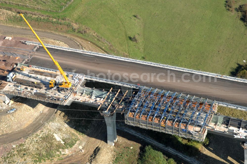 Ettenhausen from above - Blick auf die Baustelle der neuen Nessetalbrücke mit einer Länge von 380 m. Die Brücke ist Teil des Projekt Nordverlegung / Umfahrung Hörselberge der Autobahn E40 / A4 in Thüringen bei Eisenach. Durchgeführt werden die im Zuge dieses Projektes notwendigen Arbeiten unter an derem von den Mitarbeitern der Niederlassung Weimar der EUROVIA Verkehrsbau Union sowie der Niederlassungen Abbruch und Erdbau, Betonstraßenbau, Ingenieurbau und TECO Schallschutz der EUROVIA Beton sowie der DEGES.