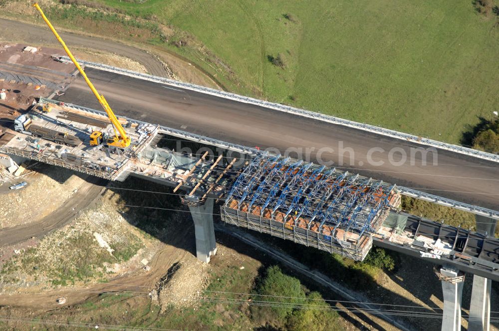 Ettenhausen from the bird's eye view: Blick auf die Baustelle der neuen Nessetalbrücke mit einer Länge von 380 m. Die Brücke ist Teil des Projekt Nordverlegung / Umfahrung Hörselberge der Autobahn E40 / A4 in Thüringen bei Eisenach. Durchgeführt werden die im Zuge dieses Projektes notwendigen Arbeiten unter an derem von den Mitarbeitern der Niederlassung Weimar der EUROVIA Verkehrsbau Union sowie der Niederlassungen Abbruch und Erdbau, Betonstraßenbau, Ingenieurbau und TECO Schallschutz der EUROVIA Beton sowie der DEGES.