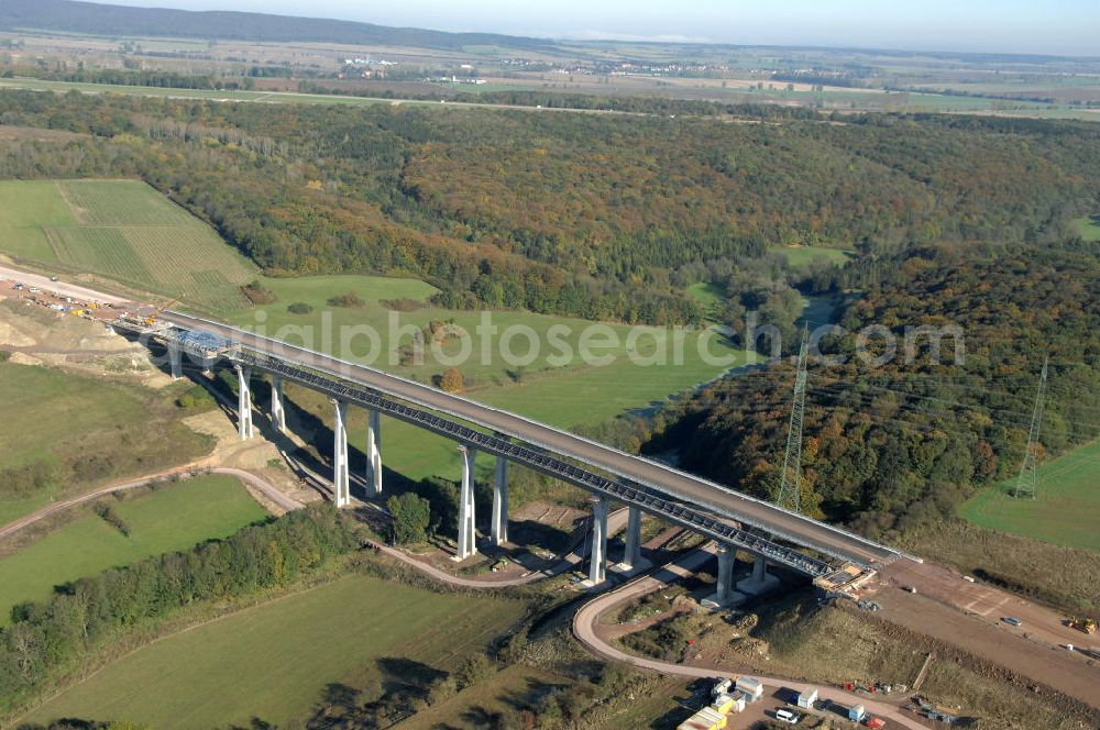 Aerial image Ettenhausen - Blick auf die Baustelle der neuen Nessetalbrücke mit einer Länge von 380 m. Die Brücke ist Teil des Projekt Nordverlegung / Umfahrung Hörselberge der Autobahn E40 / A4 in Thüringen bei Eisenach. Durchgeführt werden die im Zuge dieses Projektes notwendigen Arbeiten unter an derem von den Mitarbeitern der Niederlassung Weimar der EUROVIA Verkehrsbau Union sowie der Niederlassungen Abbruch und Erdbau, Betonstraßenbau, Ingenieurbau und TECO Schallschutz der EUROVIA Beton sowie der DEGES.