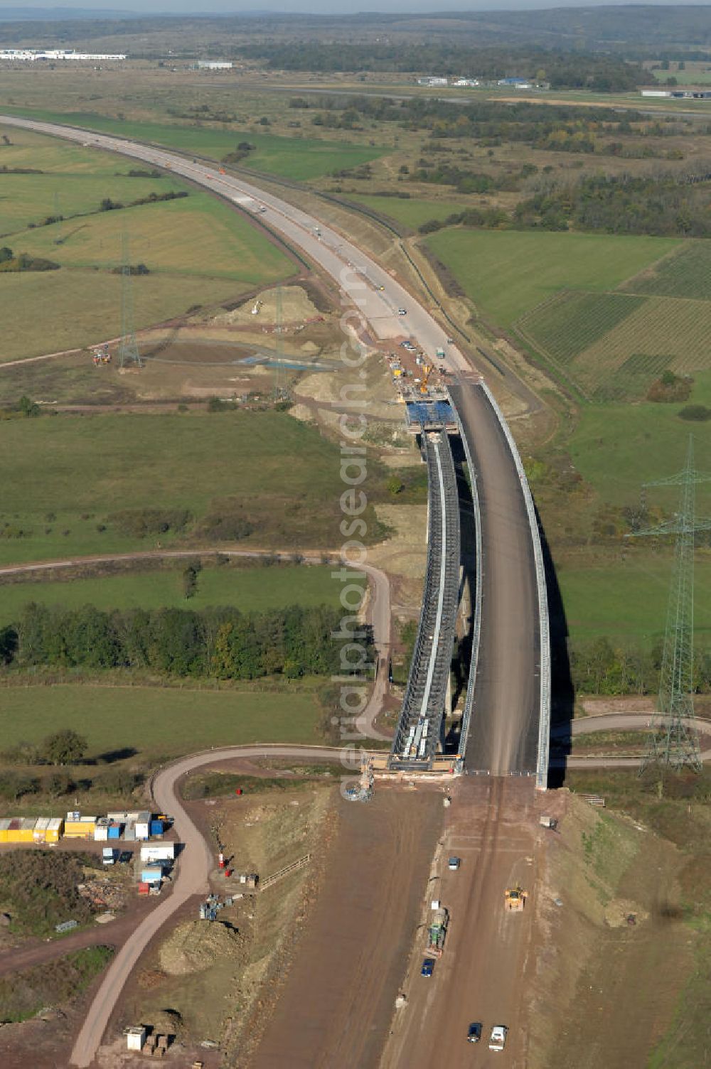 Aerial photograph Ettenhausen - Blick auf die Baustelle der neuen Nessetalbrücke mit einer Länge von 380 m. Die Brücke ist Teil des Projekt Nordverlegung / Umfahrung Hörselberge der Autobahn E40 / A4 in Thüringen bei Eisenach. Durchgeführt werden die im Zuge dieses Projektes notwendigen Arbeiten unter an derem von den Mitarbeitern der Niederlassung Weimar der EUROVIA Verkehrsbau Union sowie der Niederlassungen Abbruch und Erdbau, Betonstraßenbau, Ingenieurbau und TECO Schallschutz der EUROVIA Beton sowie der DEGES.