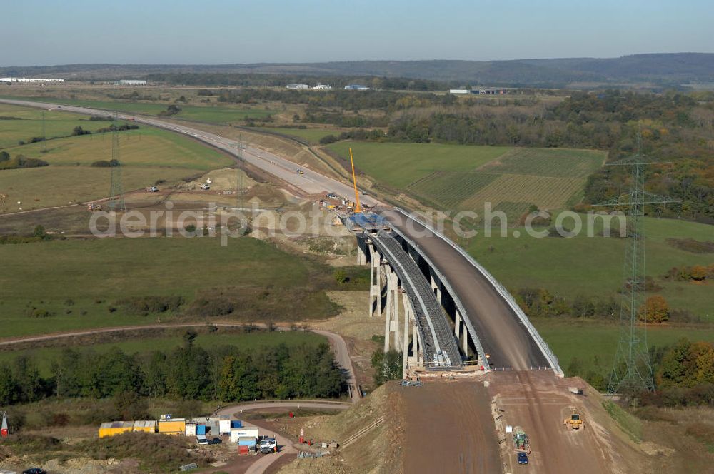 Ettenhausen from the bird's eye view: Blick auf die Baustelle der neuen Nessetalbrücke mit einer Länge von 380 m. Die Brücke ist Teil des Projekt Nordverlegung / Umfahrung Hörselberge der Autobahn E40 / A4 in Thüringen bei Eisenach. Durchgeführt werden die im Zuge dieses Projektes notwendigen Arbeiten unter an derem von den Mitarbeitern der Niederlassung Weimar der EUROVIA Verkehrsbau Union sowie der Niederlassungen Abbruch und Erdbau, Betonstraßenbau, Ingenieurbau und TECO Schallschutz der EUROVIA Beton sowie der DEGES.