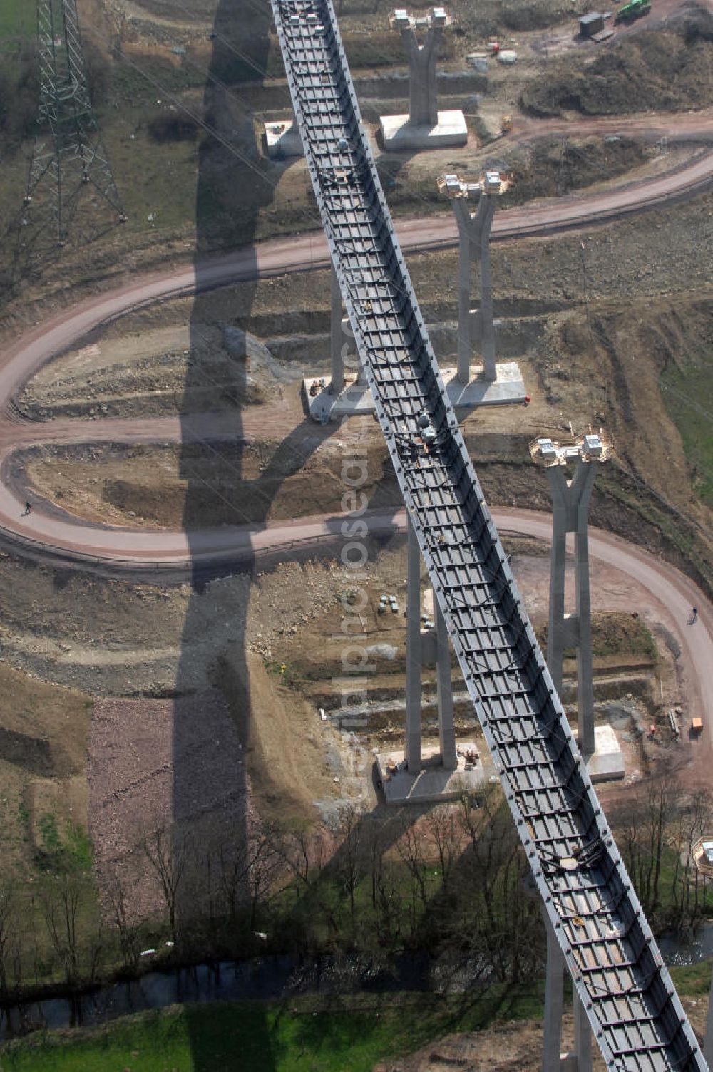 Aerial image Ettenhausen - Blick auf die Baustelle der neuen Nessetalbrücke mit einer Länge von 380 m. Die Brücke ist Teil des Projekt Nordverlegung / Umfahrung Hörselberge der Autobahn E40 / A4 in Thüringen bei Eisenach. Durchgeführt werden die im Zuge dieses Projektes notwendigen Arbeiten unter an derem von den Mitarbeitern der Niederlassung Weimar der EUROVIA Verkehrsbau Union sowie der Niederlassungen Abbruch und Erdbau, Betonstraßenbau, Ingenieurbau und TECO Schallschutz der EUROVIA Beton sowie der DEGE??