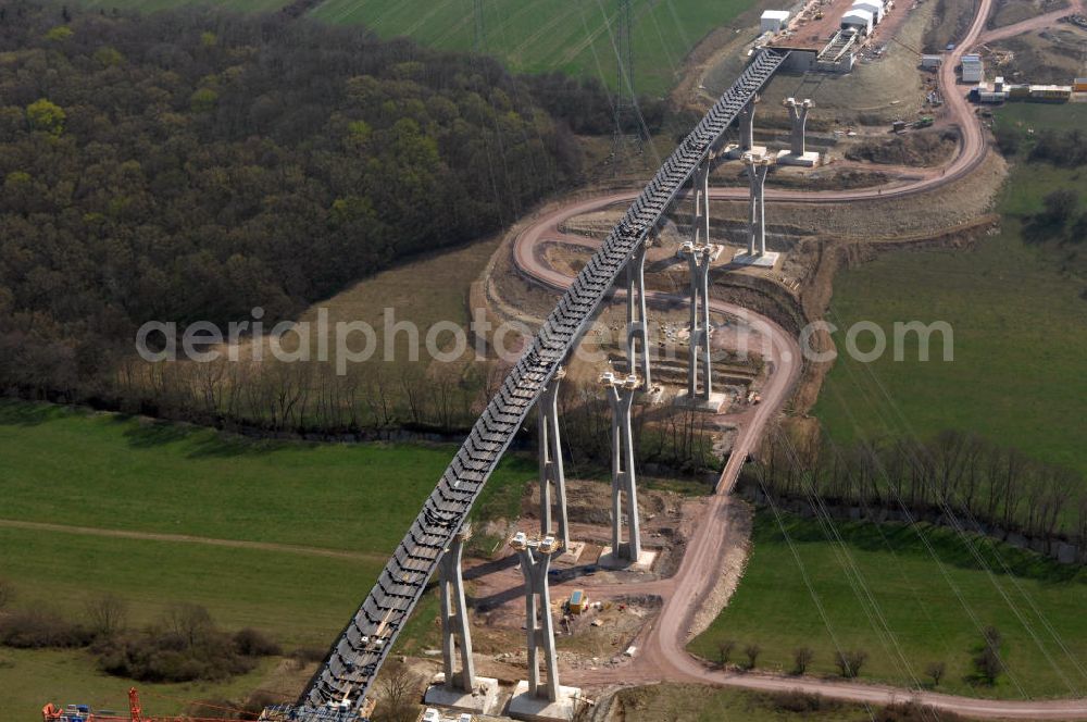 Ettenhausen from the bird's eye view: Blick auf die Baustelle der neuen Nessetalbrücke mit einer Länge von 380 m. Die Brücke ist Teil des Projekt Nordverlegung / Umfahrung Hörselberge der Autobahn E40 / A4 in Thüringen bei Eisenach. Durchgeführt werden die im Zuge dieses Projektes notwendigen Arbeiten unter an derem von den Mitarbeitern der Niederlassung Weimar der EUROVIA Verkehrsbau Union sowie der Niederlassungen Abbruch und Erdbau, Betonstraßenbau, Ingenieurbau und TECO Schallschutz der EUROVIA Beton sowie der DEGE??