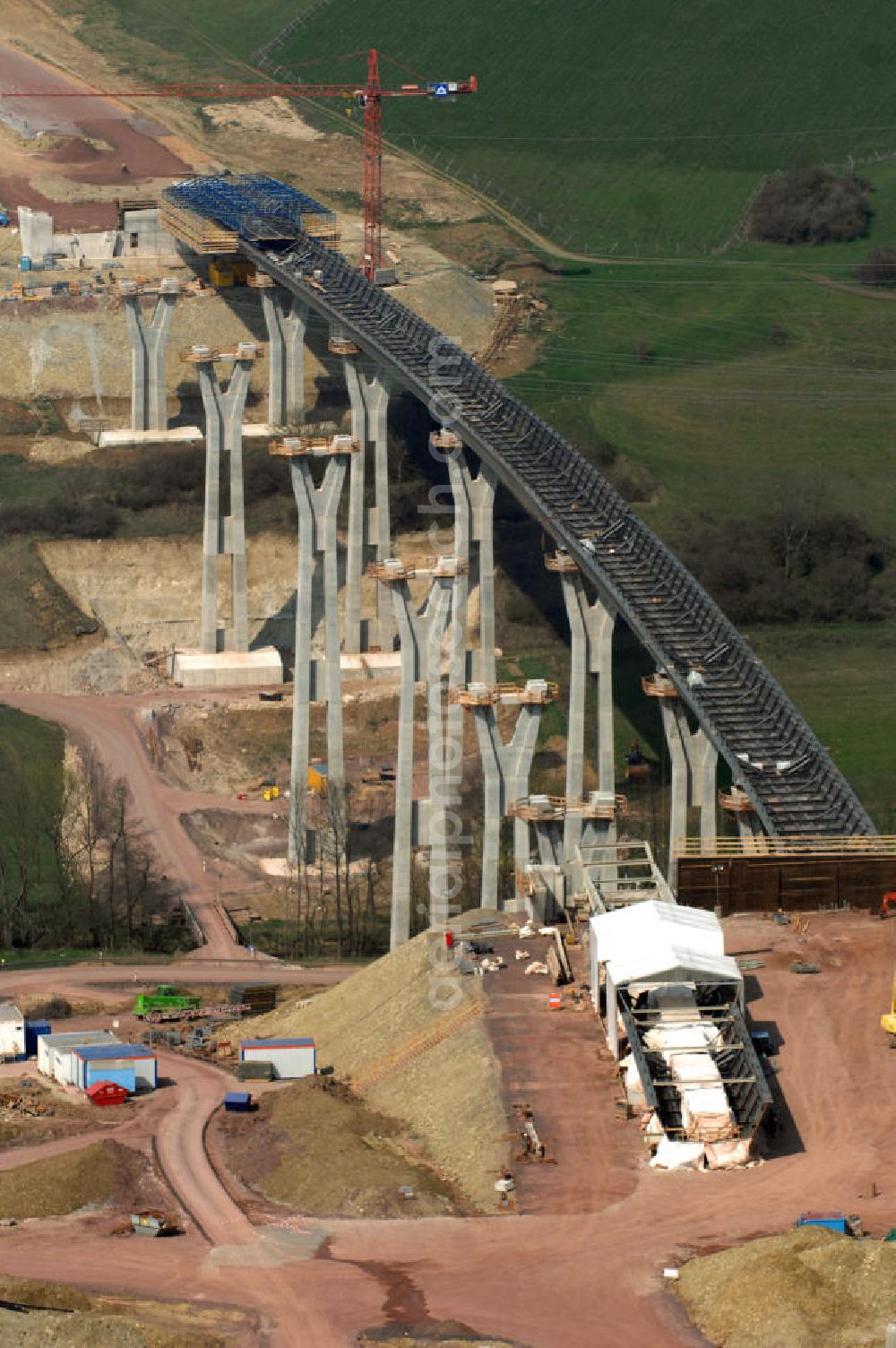 Ettenhausen from above - Blick auf die Baustelle der neuen Nessetalbrücke mit einer Länge von 380 m. Die Brücke ist Teil des Projekt Nordverlegung / Umfahrung Hörselberge der Autobahn E40 / A4 in Thüringen bei Eisenach. Durchgeführt werden die im Zuge dieses Projektes notwendigen Arbeiten unter an derem von den Mitarbeitern der Niederlassung Weimar der EUROVIA Verkehrsbau Union sowie der Niederlassungen Abbruch und Erdbau, Betonstraßenbau, Ingenieurbau und TECO Schallschutz der EUROVIA Beton sowie der DEGE??