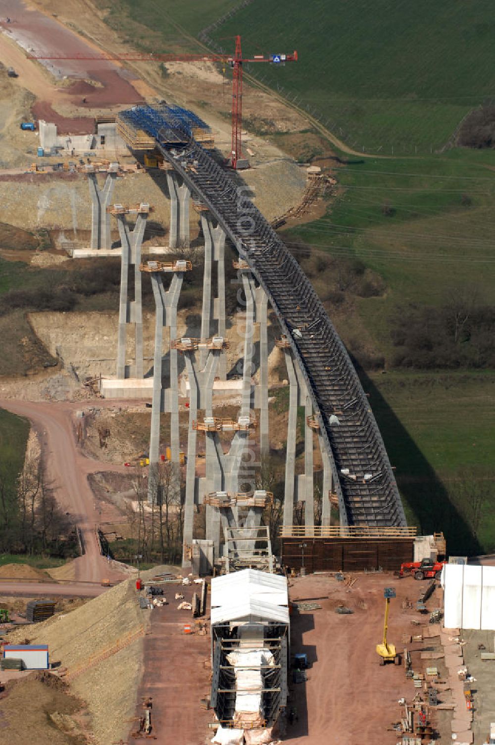 Aerial image Ettenhausen - Blick auf die Baustelle der neuen Nessetalbrücke mit einer Länge von 380 m. Die Brücke ist Teil des Projekt Nordverlegung / Umfahrung Hörselberge der Autobahn E40 / A4 in Thüringen bei Eisenach. Durchgeführt werden die im Zuge dieses Projektes notwendigen Arbeiten unter an derem von den Mitarbeitern der Niederlassung Weimar der EUROVIA Verkehrsbau Union sowie der Niederlassungen Abbruch und Erdbau, Betonstraßenbau, Ingenieurbau und TECO Schallschutz der EUROVIA Beton sowie der DEGE??