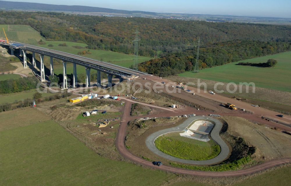 Aerial photograph Ettenhausen - Blick auf die Baustelle der neuen Nessetalbrücke mit einer Länge von 380 m und einem Regenrückhaltebecken südlich der Brücke. Die Brücke ist Teil des Projekt Nordverlegung / Umfahrung Hörselberge der Autobahn E40 / A4 in Thüringen bei Eisenach. Durchgeführt werden die im Zuge dieses Projektes notwendigen Arbeiten unter an derem von den Mitarbeitern der Niederlassung Weimar der EUROVIA Verkehrsbau Union sowie der Niederlassungen Abbruch und Erdbau, Betonstraßenbau, Ingenieurbau und TE??????????????????????????????????????????????????