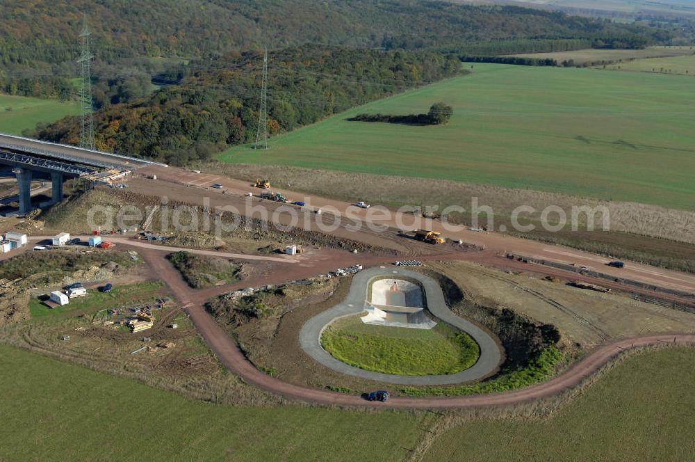 Aerial image Ettenhausen - Blick auf die Baustelle der neuen Nessetalbrücke mit einer Länge von 380 m und einem Regenrückhaltebecken südlich der Brücke. Die Brücke ist Teil des Projekt Nordverlegung / Umfahrung Hörselberge der Autobahn E40 / A4 in Thüringen bei Eisenach. Durchgeführt werden die im Zuge dieses Projektes notwendigen Arbeiten unter an derem von den Mitarbeitern der Niederlassung Weimar der EUROVIA Verkehrsbau Union sowie der Niederlassungen Abbruch und Erdbau, Betonstraßenbau, Ingenieurbau und TE??????????????????????????????????????????????????