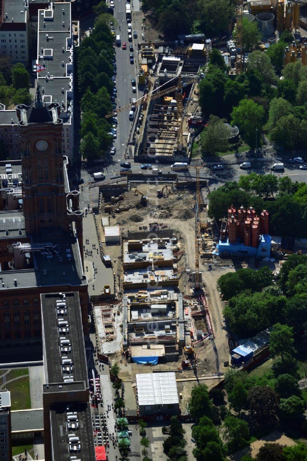 Aerial photograph Berlin Mitte - Construction site Berliner Rathaus Station of the underground line expansion U5 of the BVG in Berlin-Mitte