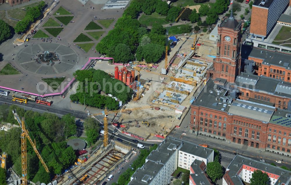 Aerial image Berlin Mitte - Construction site Berliner Rathaus Station of the underground line expansion U5 of the BVG in Berlin-Mitte