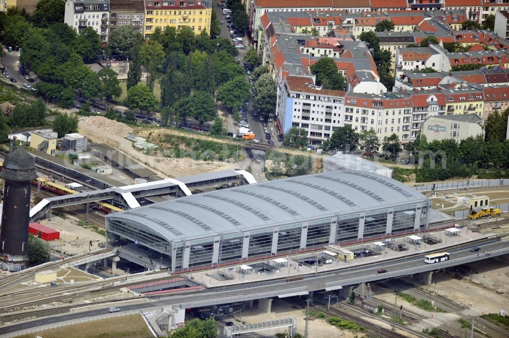 Berlin from the bird's eye view: Construction site of the alteration and new build Berlin S-Bahn station Ostkreuz