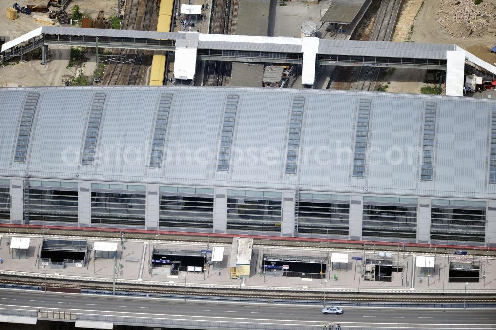 Berlin from above - Construction site of the alteration and new build Berlin S-Bahn station Ostkreuz