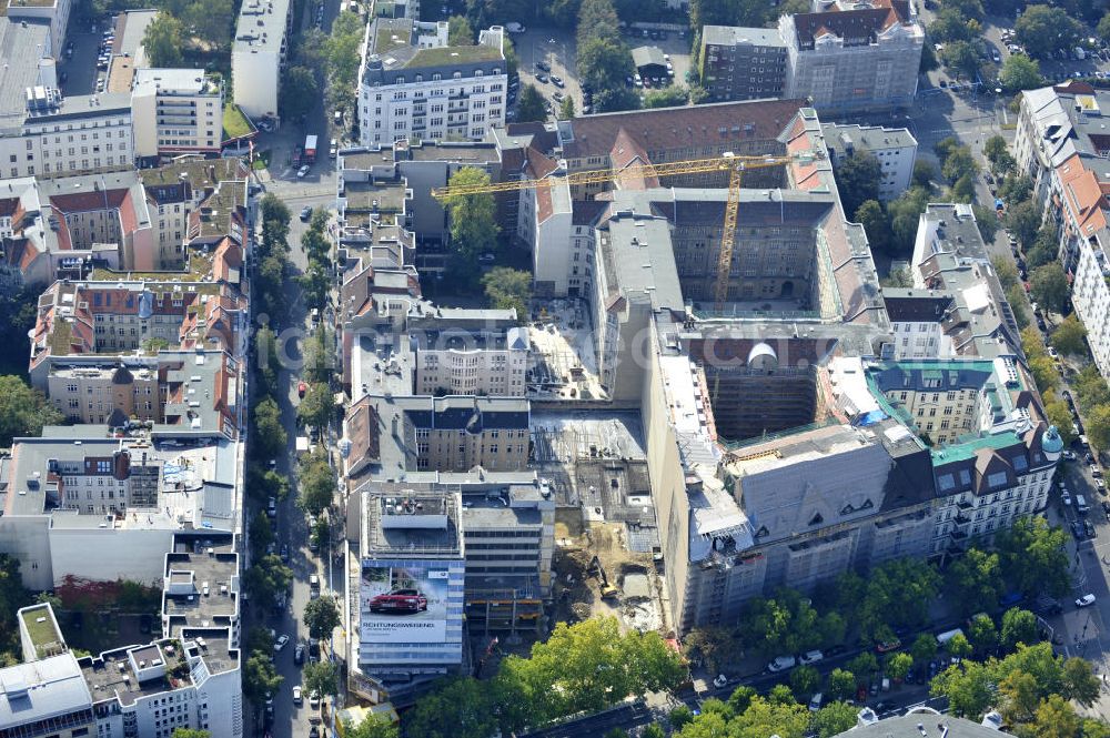 Berlin from above - Areal der Baustelle für den Neubau des Büro- und Geschäftshauses „ N° 195 Kudamm “. ALPINE Bau Deutschland AG führt die Realisierung des Rohbaus sowie die Sanierung des teilweise denkmalgeschützten Gebäudes durch. Bauherr ist die FREO Group. Site for the new office and retail building N ° 195 Kurfürstendamm. ALPINE Bau AG, Germany through the implementation of the structural work and refurbishment of the listed building.