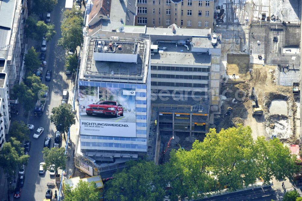 Berlin from the bird's eye view: Areal der Baustelle für den Neubau des Büro- und Geschäftshauses „ N° 195 Kudamm “. ALPINE Bau Deutschland AG führt die Realisierung des Rohbaus sowie die Sanierung des teilweise denkmalgeschützten Gebäudes durch. Bauherr ist die FREO Group. Site for the new office and retail building N ° 195 Kurfürstendamm. ALPINE Bau AG, Germany through the implementation of the structural work and refurbishment of the listed building.