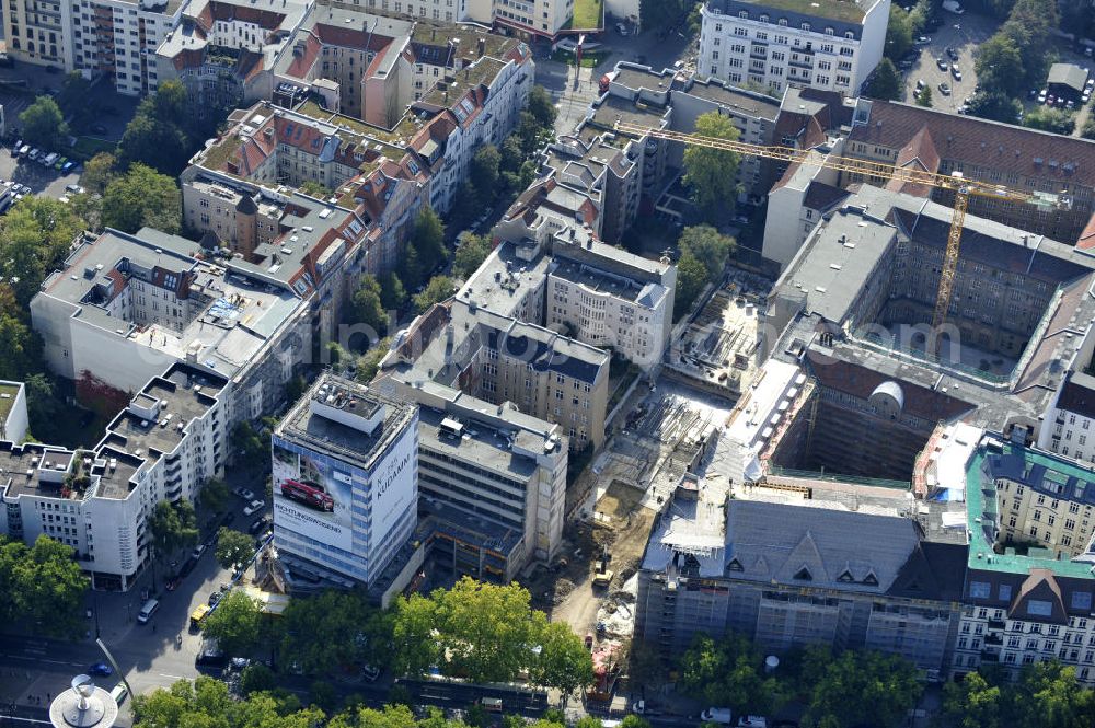 Aerial photograph Berlin - Areal der Baustelle für den Neubau des Büro- und Geschäftshauses „ N° 195 Kudamm “. ALPINE Bau Deutschland AG führt die Realisierung des Rohbaus sowie die Sanierung des teilweise denkmalgeschützten Gebäudes durch. Bauherr ist die FREO Group. Site for the new office and retail building N ° 195 Kurfürstendamm. ALPINE Bau AG, Germany through the implementation of the structural work and refurbishment of the listed building.