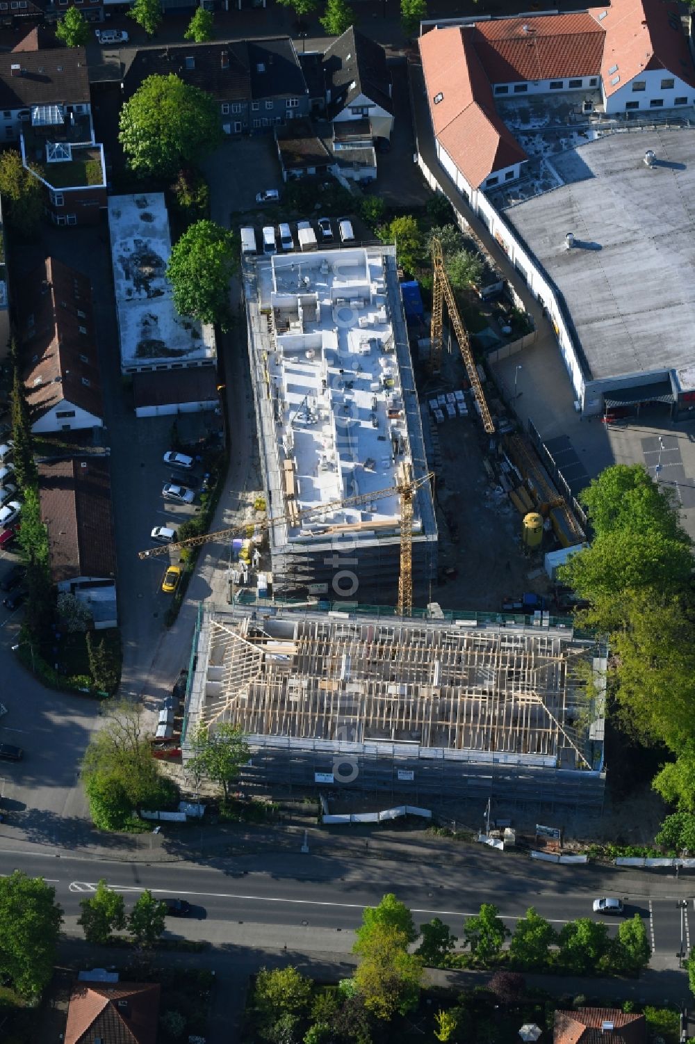 Rotenburg (Wümme) from above - Construction site of the new buildings of the retirement home - retirement of AGAPLESION DIAKONIEKLINIKUM ROTENBURG gemeinnuetzige GmbH on Glockengiesserstrasse in Rotenburg (Wuemme) in the state Lower Saxony, Germany