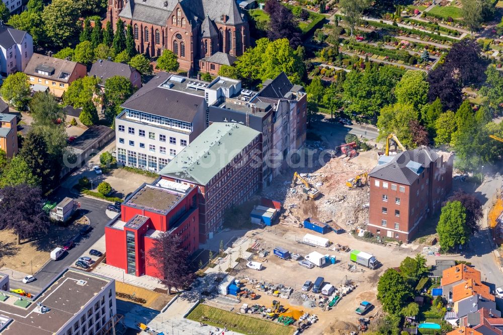 Herne from the bird's eye view: Construction site of the new buildings of the retirement home - retirement at Marienhospital-Herne II on Widumer Strasse in Herne in the state North Rhine-Westphalia, Germany